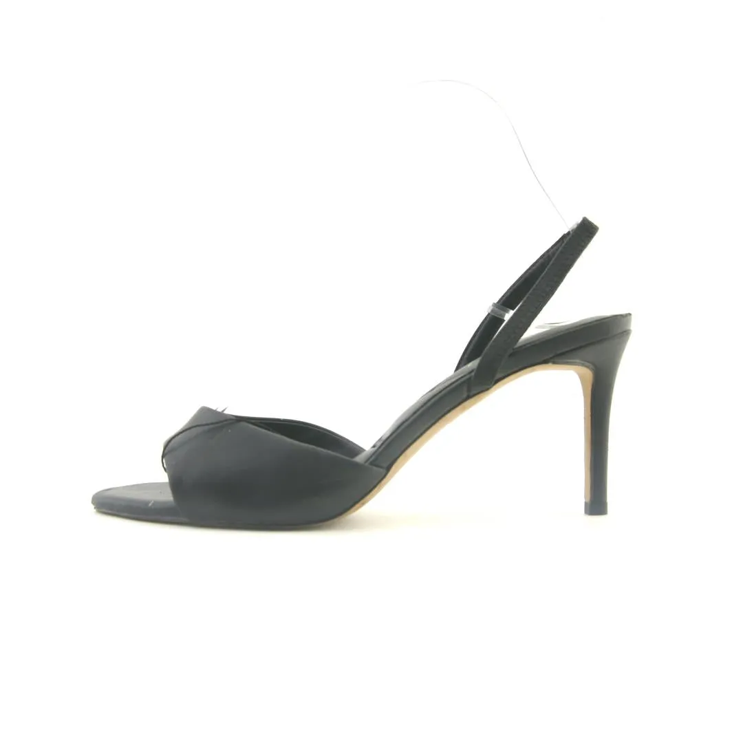 ALDO PILLOW WALK