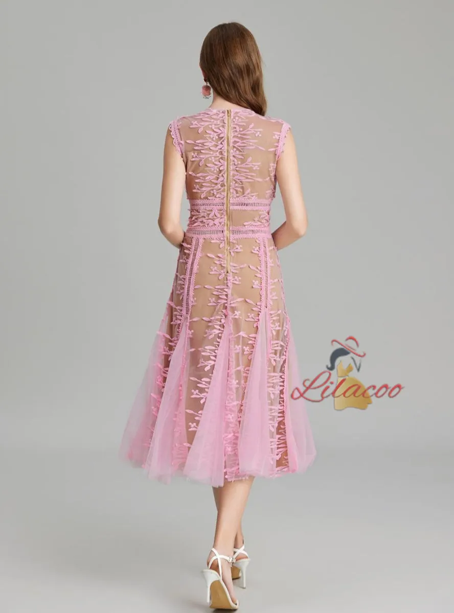 Heavy-duty Embroidery Gauze Stitching Hollow Slim Dress