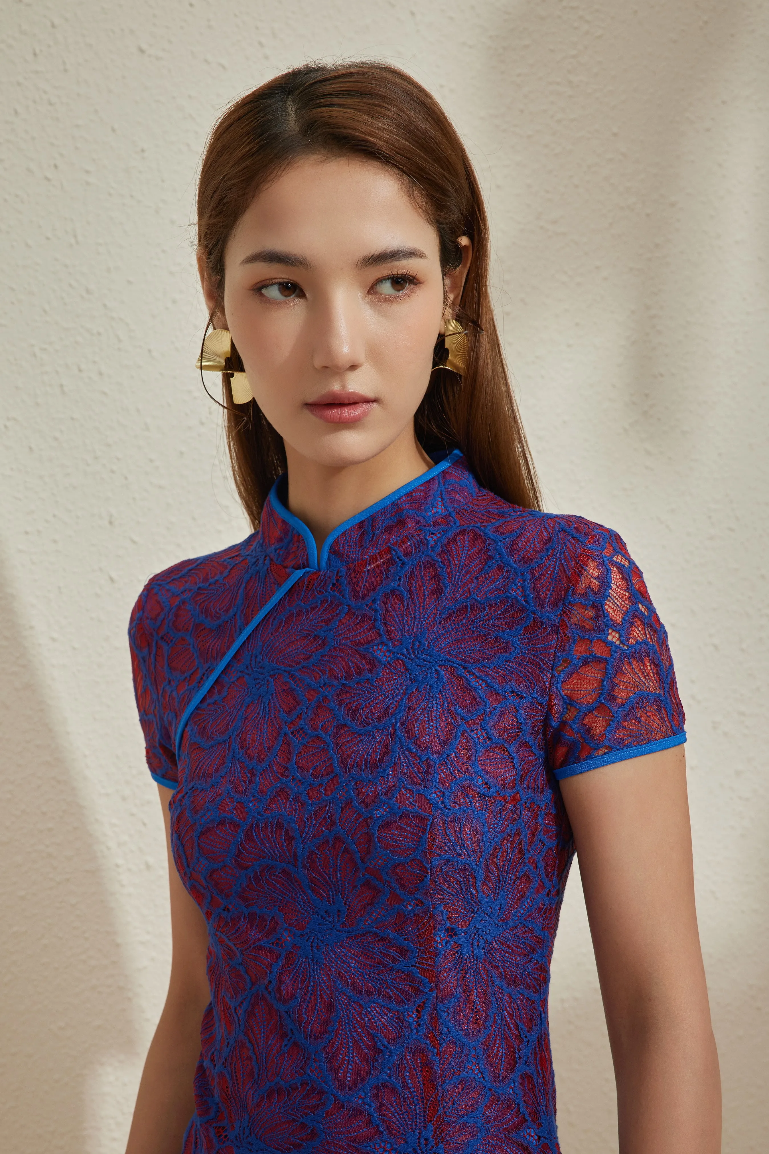 VINTAGE HSI SHIH IN COBALT PEONY