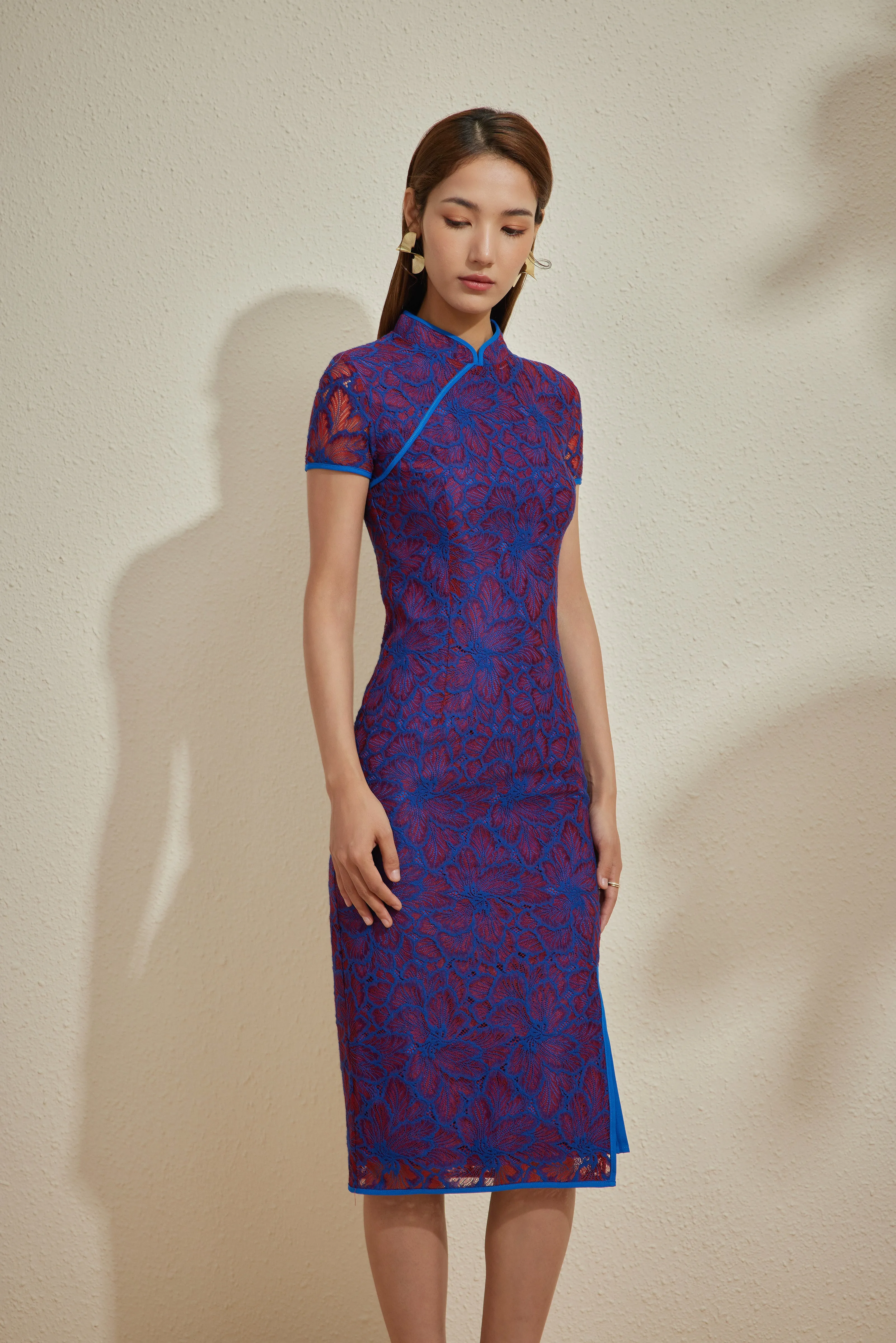 VINTAGE HSI SHIH IN COBALT PEONY